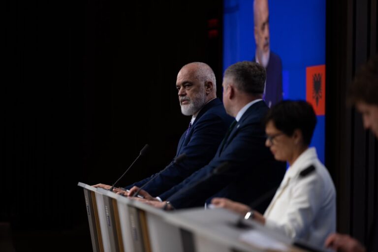 Shqipëria mbyll tre kapituj negociues me BE-në, Byrne: Vendi hyn në një fazë të re të anëtarësimit
