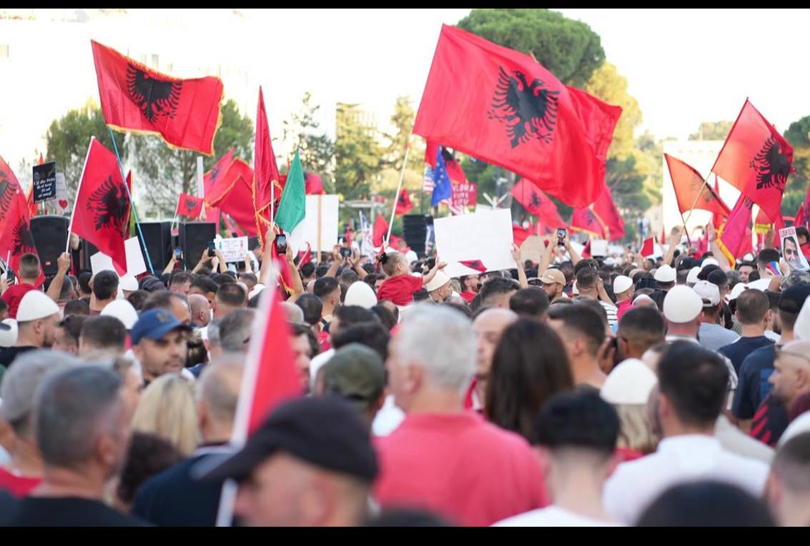Ka nisur marshimi i protestuesve drejt Kryeministrisë Video 