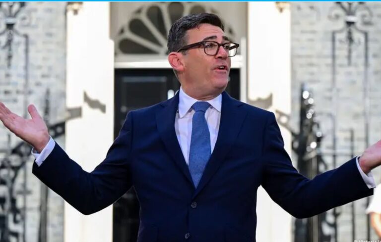 Mbi 100 milionerë britanikë i kërkojnë kryeministrit të ri Andy Burnham të taksohen më shumë