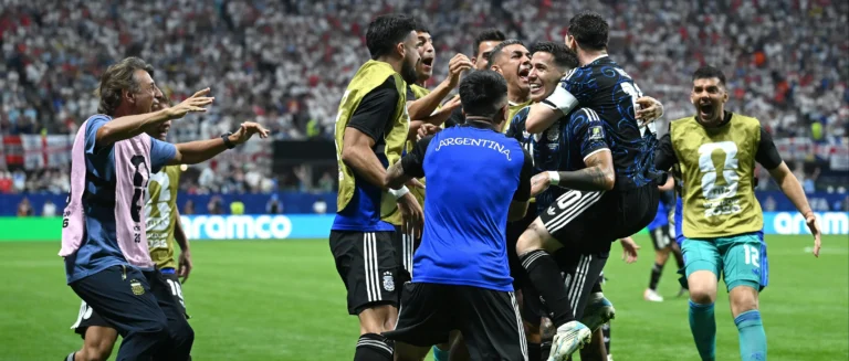 Argjentina përmbysje spektakolare ndaj Anglisë, sfidon Spanjën në finalen e Botërorit 2026