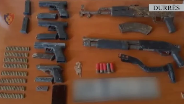 Operacion në Durrës, kapet arsenal armësh! Arrestohet një 20-vjeçar