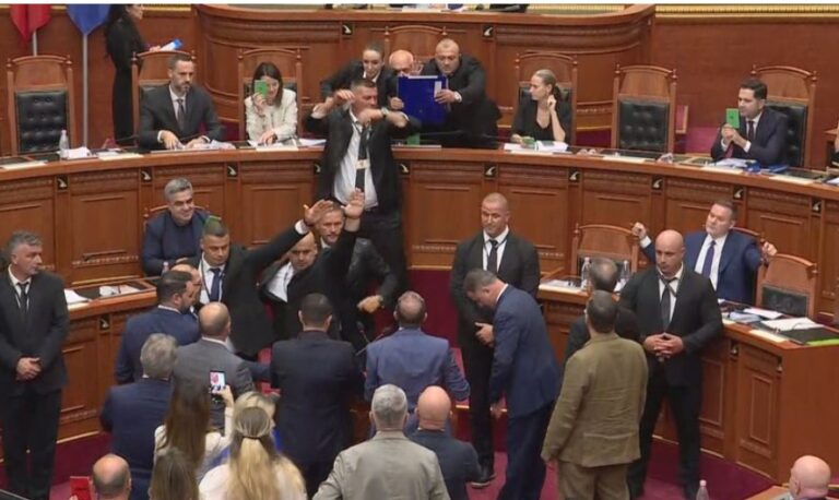 Gazment Bardhi lag me ujë Ramën, përjashtohet nga seanca
