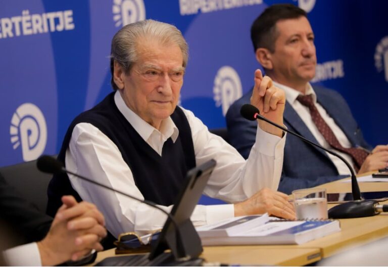 Berisha: Rama do vazhdojë krimin ndaj shqiptarëve duke reduktuar edhe 15 bashki