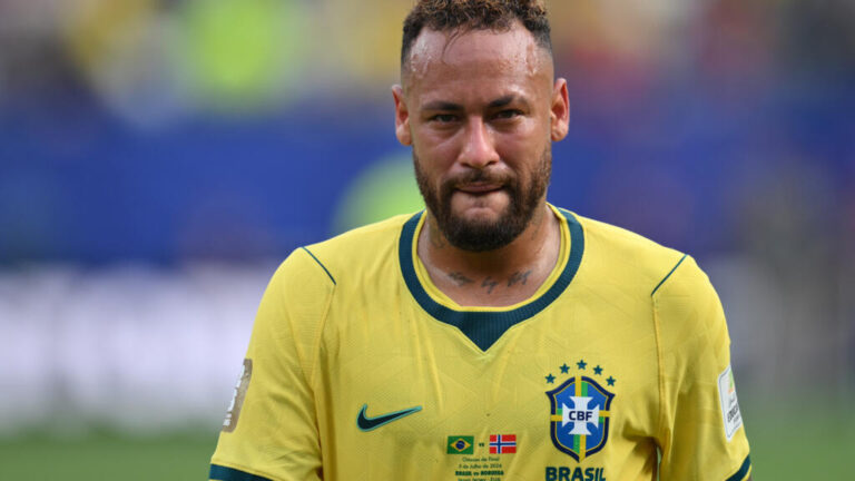 Neymar rikthehet te Santos me pikëpyetje mbi të ardhmen e tij