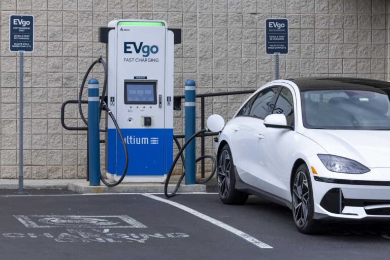 Tregu global i makinave elektrike tejkalon parashikimet, shitjet dhjetëfishohen në gjashtë vjet