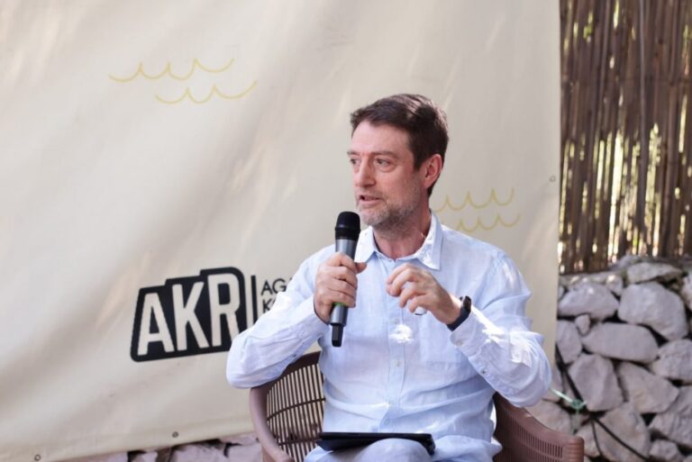 Ferit Hoxha: Të rinjtë do të jenë brezi i parë që do ta përjetojë Shqipërinë si anëtare të BE-së