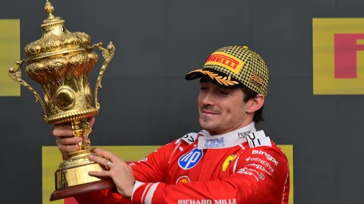 charles-leclerc-triumfon-ne-britani-ferrari-arrin-fitoren-historike-te-250-te