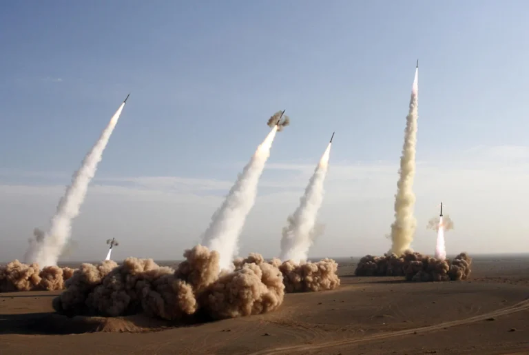 Alarm në Gjirin Persik, Irani nis sulme me raketa dhe dronë