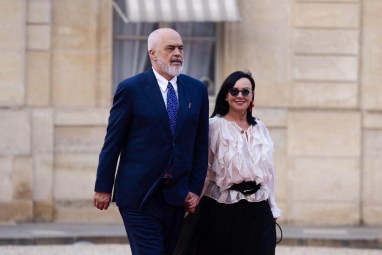Rama në darkën zyrtare me Presidentin e Francës, Emmanuel Macron