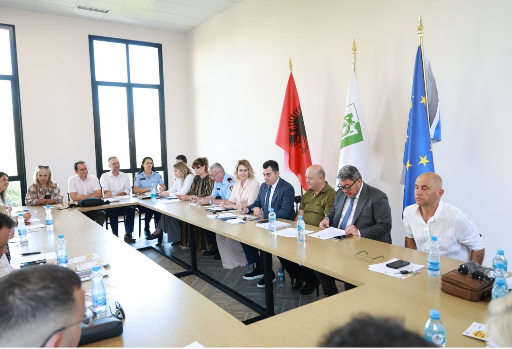 mblidhet-keshilli-i-sigurise-publike-ne-elbasan-dizinformimi-dhe-dhuna-digjitale-ne-fokus