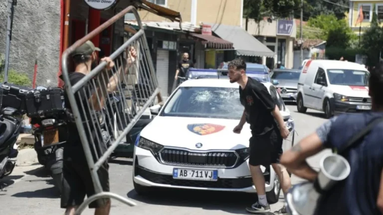 Seanca për 21 të arrestuarit, Prokuroria kërkon burg për 3 prej tyre për dëmtimin e mjetit të policisë