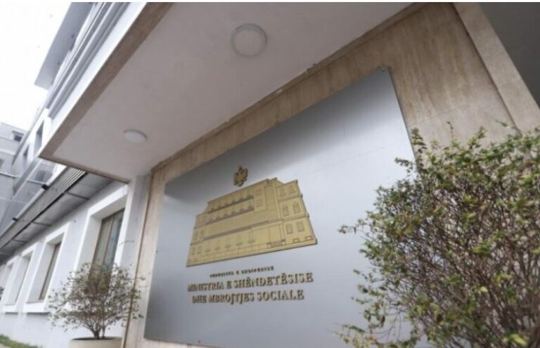 Ministria e Shëndetësisë: Nuk ka reduktim të mjekëve në spitale, ndryshimet janë vetëm administrative