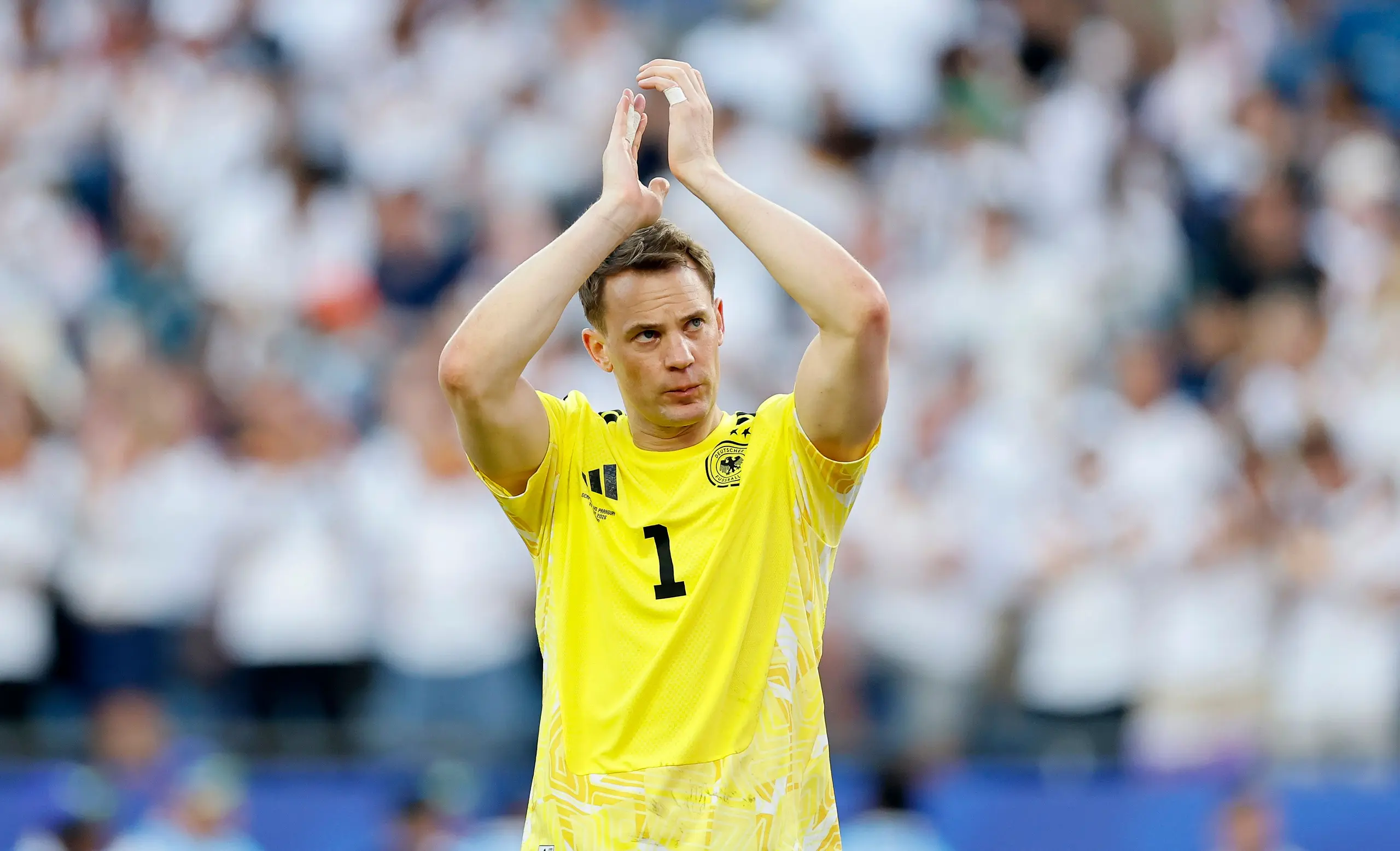 manuel-neuer-i-jep-lamtumiren-gjermanise-ky-fund-me-dhemb-por-ishte-nder-te-vishja-kete-fanelle