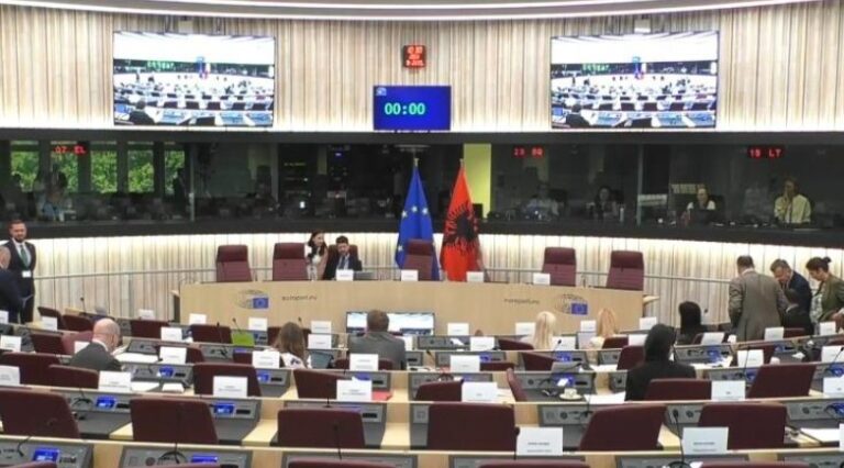S’ka konsensus mes PS e PD për rezolutën e përbashkët me PE-në. Opozita e mazhoranca akuzojnë njëra-tjetrën