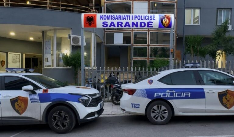 Dhunohet nga disa persona oficeri i Policisë në Sarandë