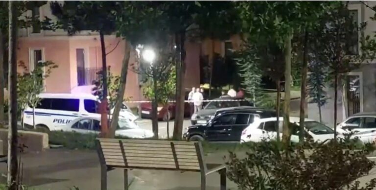 Detaje nga vrasja në Laç, identifikohet autori i dyshuar i ngjarjes, qëlloi me 7 plumba drejt viktimës