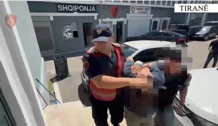Iu gjet kokainë në makinë, arrestohet 38-vjeçari në Mëzez