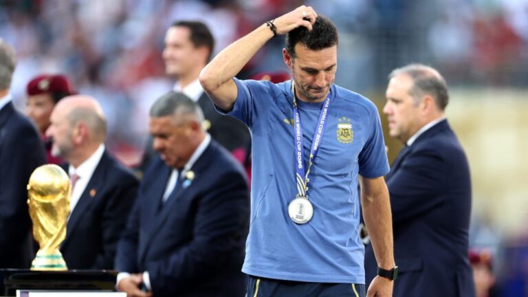 Scaloni emocionon Argjentinën pas humbjes në finale: Trofeu i vërtetë është përpjekja dhe refuzimi për t’u dorëzuar