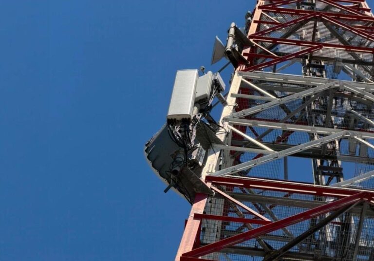 Vodafone Albania teston për herë të parë në Shqipëri teknologjine e re, që kombinon AI me robotikën, për fuqizimin automatik të rrjetin celular
