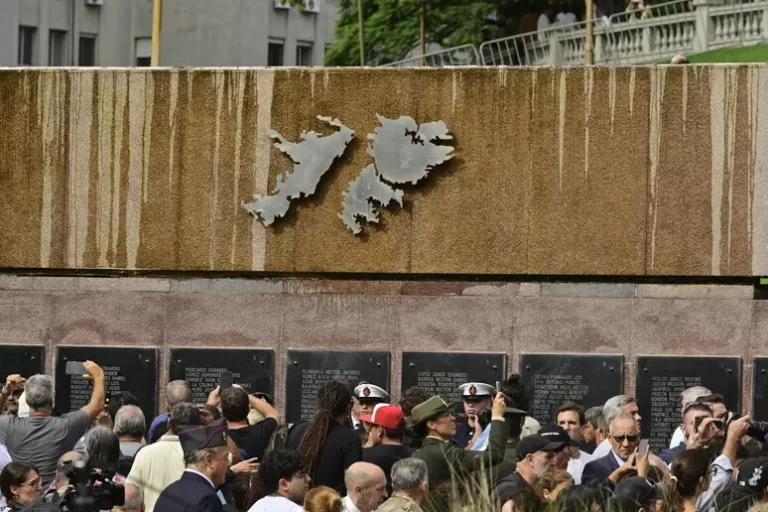 Veteranët argjentinas bëjnë thirrje për qetësi para gjysmëfinales me Anglinë: Futbolli nuk është luftë!