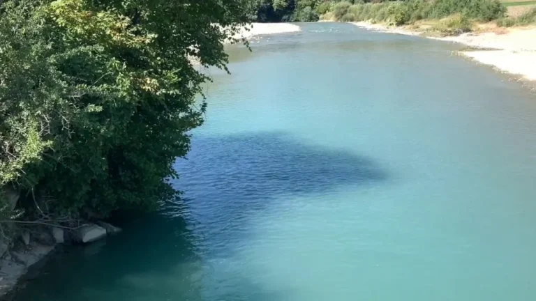 Berat/ 15-vjeçari mbytet në lumë teksa punonte me të atin në arë