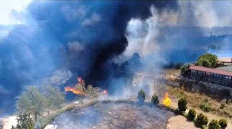 Ministria e Mbrojtjes: 9 vatra zjarri aktive, mbi 160 efektivë në terren, 3 helikopterë dhe 2 avionë nga ajri