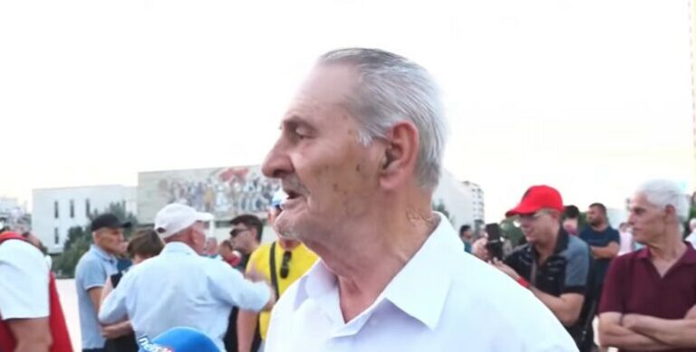 73 ditë protestë, qytetari thirrje shqiptarëve: Frika është vrarë! Bashkojuni