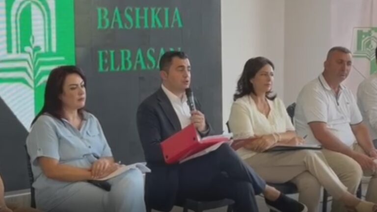 Reforma territoriale diskutohet në Elbasan, kryetari Llatja: Pas Tiranës, bëhemi qyteti i dytë më i madh
