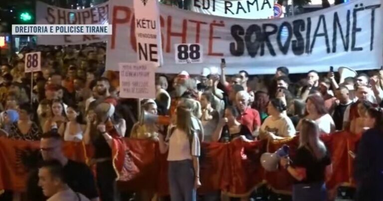 Protestuesit ndalojnë tek Drejtoria e Policisë së Tiranës: O Ergys o zagar, merre Ramën sa më parë!