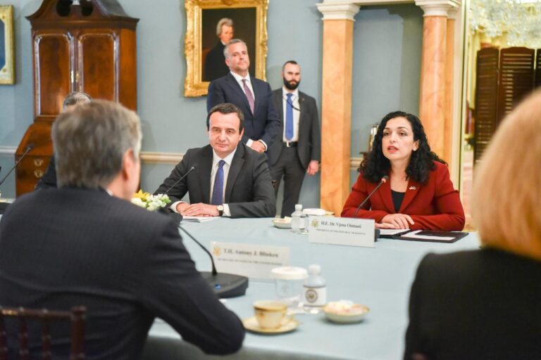 Takimet me Kurtin për Presidentin, Vjosa Osmani: VV kërkon një figurë kukull, pa peshë politike
