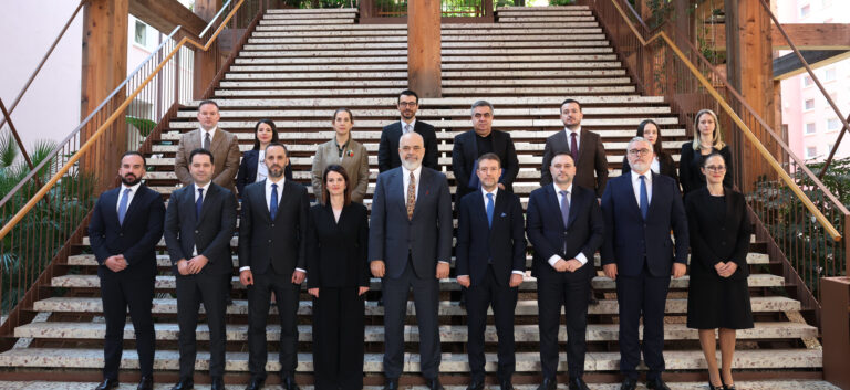 Rama mbledh ministrat në Pogradec, flitet për ndryshime në qeveri