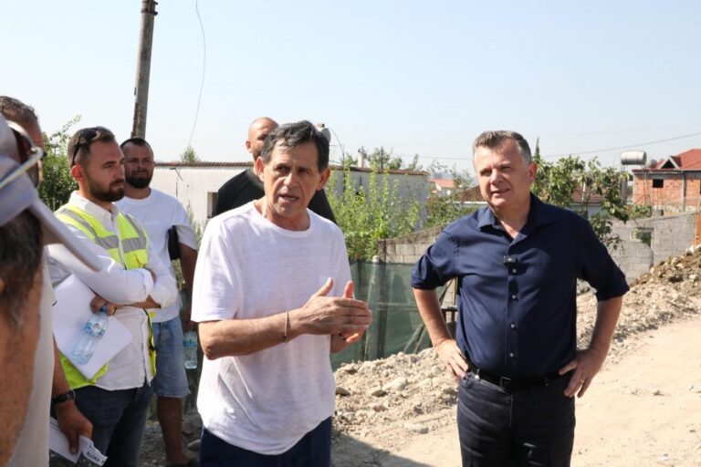 ”Jam ekstremist i djathtë, por votën e dhashë për PS”, qytetari i thotë Taulant Ballës: Mbështes punën, jo partinë