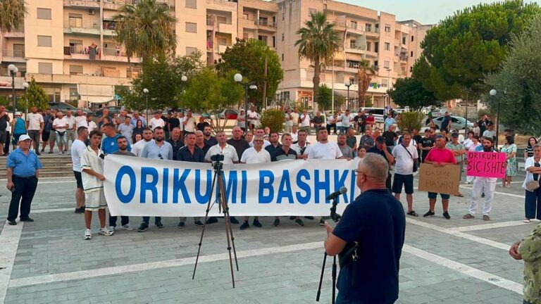 Ilir Meta mbështet protestën e qytetarëve në Orikum: Të rikthehet Bashkia