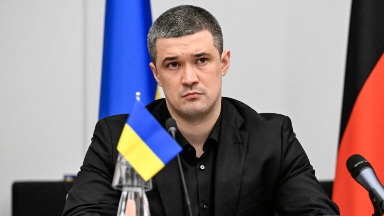 Ish-ministri i Mbrojtjes i Ukrainës kërkon zgjedhje gjatë luftës, sfidon Zelenskyy-n