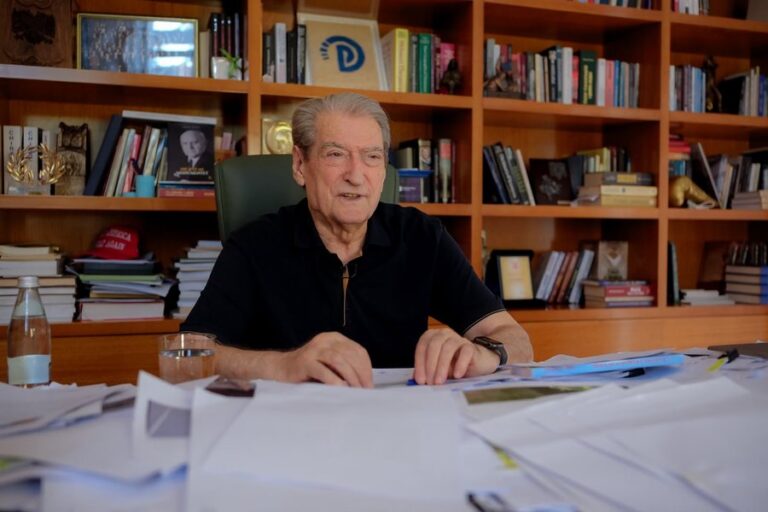Nga zjarret te protestat, Berisha sulmon Ramën: Narkoqeveria vazhdon vakancat, vjeshta është e shqiptarëve