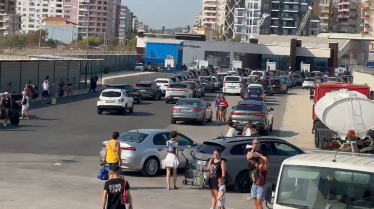Porti i Vlorës, mbi 1300 pasagjerë mbërrijnë nga Italia