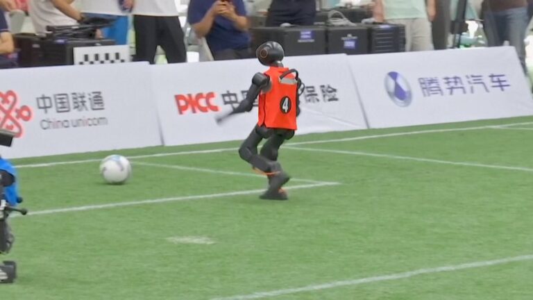 Futbolli i së ardhmes, 2 mijë robotë zbresin në Pekin