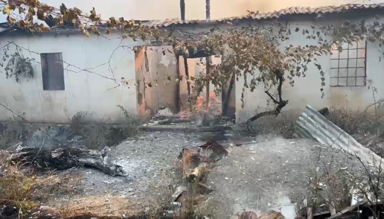 FOTO/ Banesat në flakë, forcat zjarrfikëse në betejë me zjarrin në Gojan të Pukës