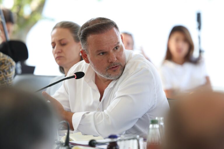 Ministri Demo: 2.5 milionë euro për bashkitë që ofrojnë shërbime më të mira