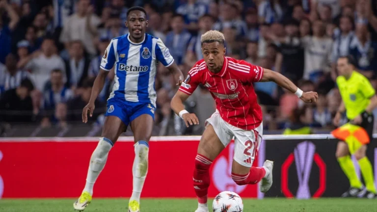 Milani befason në merkato, kuqezinjtë afrojnë talentin e Premier League