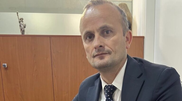 Admir Kadeli, modeli ku politika bëhet njerëzore!