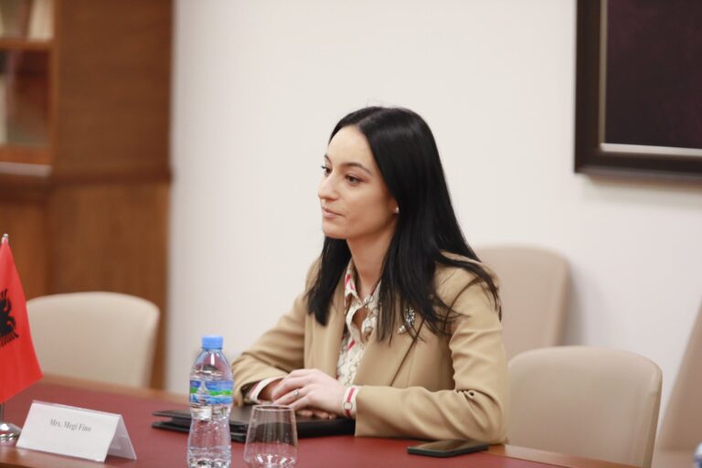 5 shqiptarë u riatdhesuan nga kampet e Sirisë, zv/ministrja Fino: Janë vendime vullnetare
