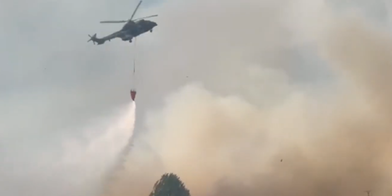 Vatra zjarri në Shqipëri, forcat emergjente në betejë me flakët. Helikopterë në aksion për mbrojtjen e banesave