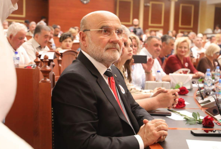 Deputeti socialist Sinaj del kundër partisë: Selenica i plotëson kriteret për të qenë bashki, të dëgjohet zëri i qytetarëve