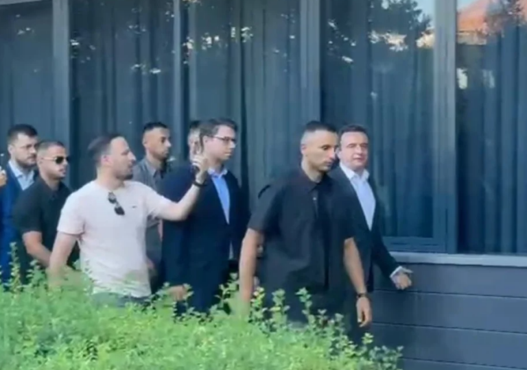 Kurti del pas tri orësh nga takimi me Abdixhikun: Nuk kemi ende një marrëveshje politike