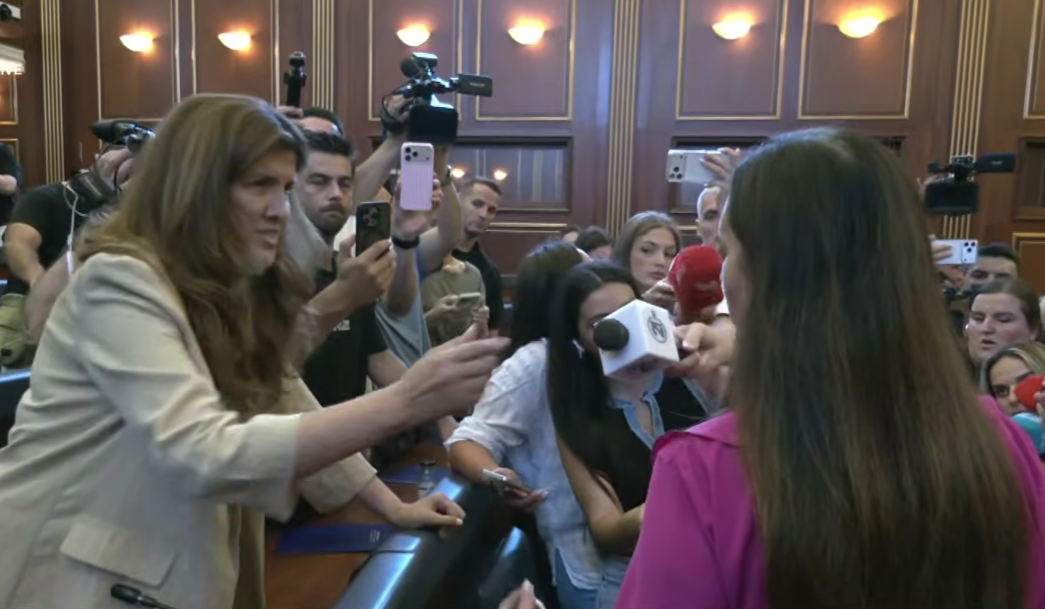 Ministrja Gërvalla përplaset me deputetet e PDK  Musliu e lag me ujë  Super kriminelë jeni
