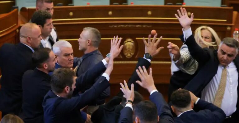 Përplasjet në Kuvendin e Kosovës thellojnë ngërçin politik