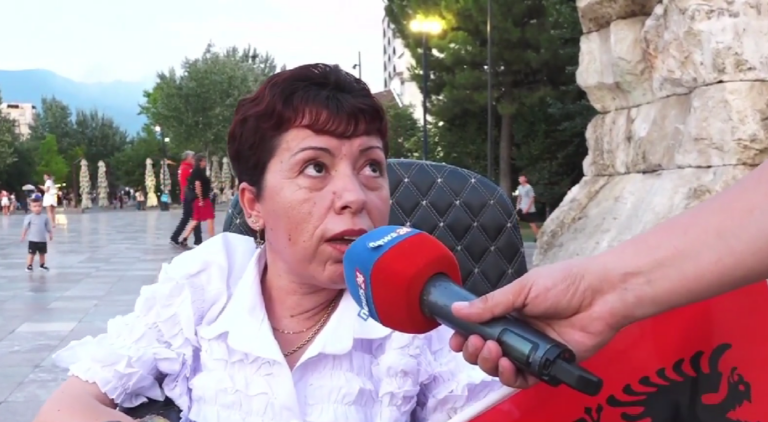75 ditë protestë, qytetarja tetraplegjike bën thirrjen: Kërkoj vetëm një banesë