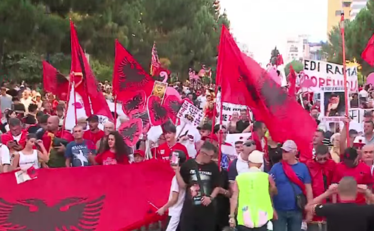 Nga Florida në protestë, arkitektja tregon pse u largua nga Shqipëria: Janë shitur projektet