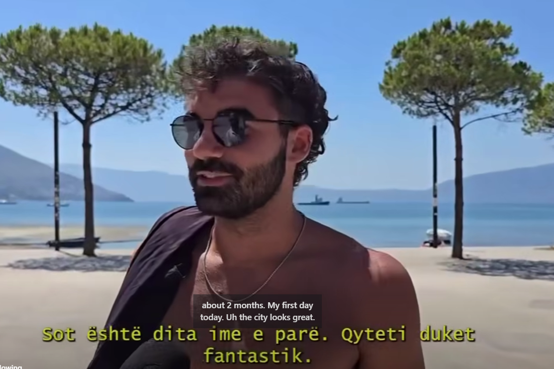 video-do-te-qendrojme-dy-muaj-turistet-e-huaj-mahniten-nga-vlora-ejani-ne-shqiperi